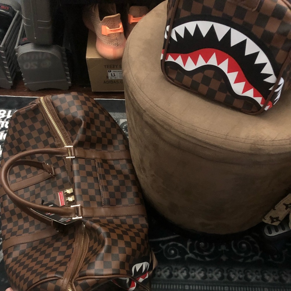 Sprayground Sharks In Paris duffles